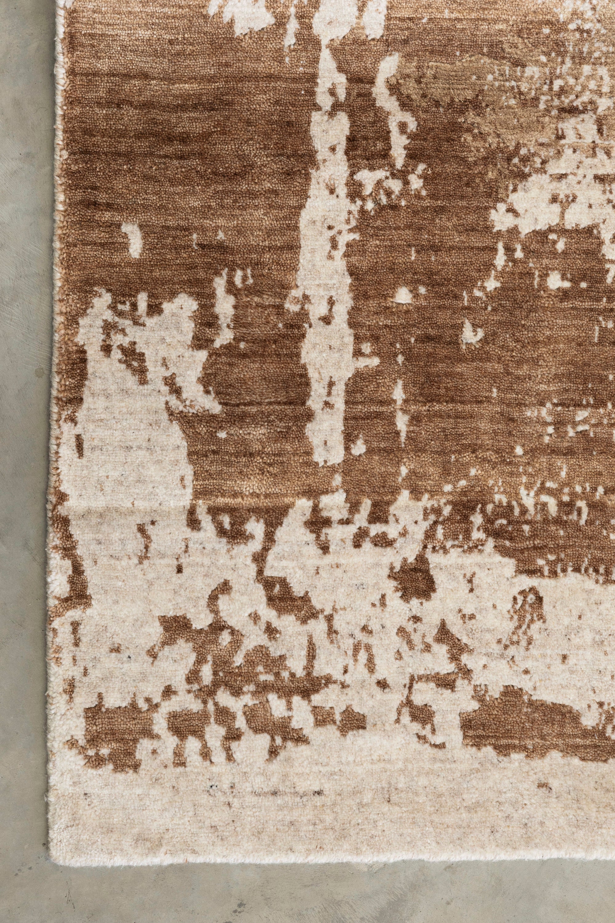 Nude Contrast Gold and Brown Rug By Four Corners Rugs Close Up